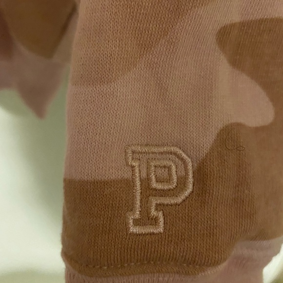 VS PINK fleece pullover in Pink camo NWT - Picture 4 of 12